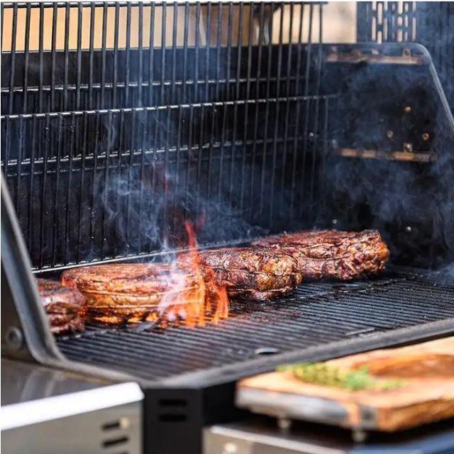 Masterbuilt Gravity Series™ 800 Digital Charcoal Griddle + Grill + Smoker